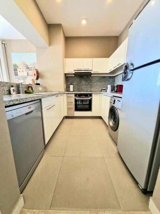 Apartmán Cheerful Space With A Huge Garden And Pool