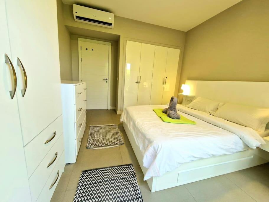 Apartmán Cheerful Space With A Huge Garden And Pool *
