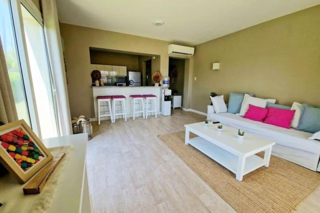 Cheerful Space With A Huge Garden And Pool *